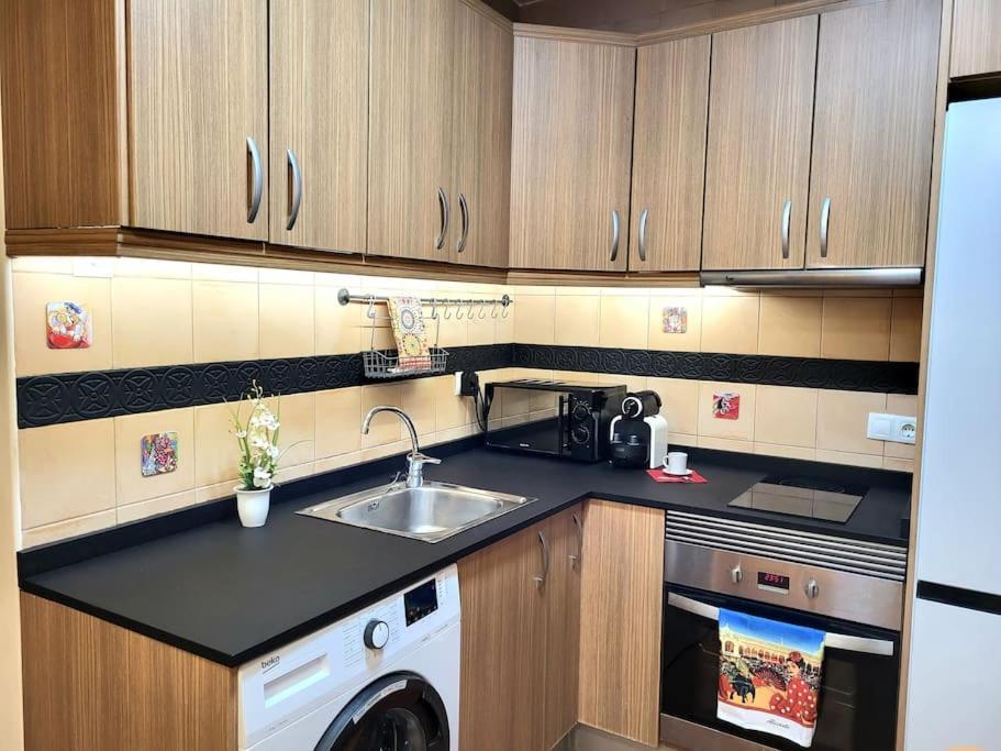 Flamenco, Apartamento Exclusivo De Dos Habitaciones En El Pleno Del Casco Antiguo, Alicante, Playa, Centro Historico, Rambla מראה חיצוני תמונה